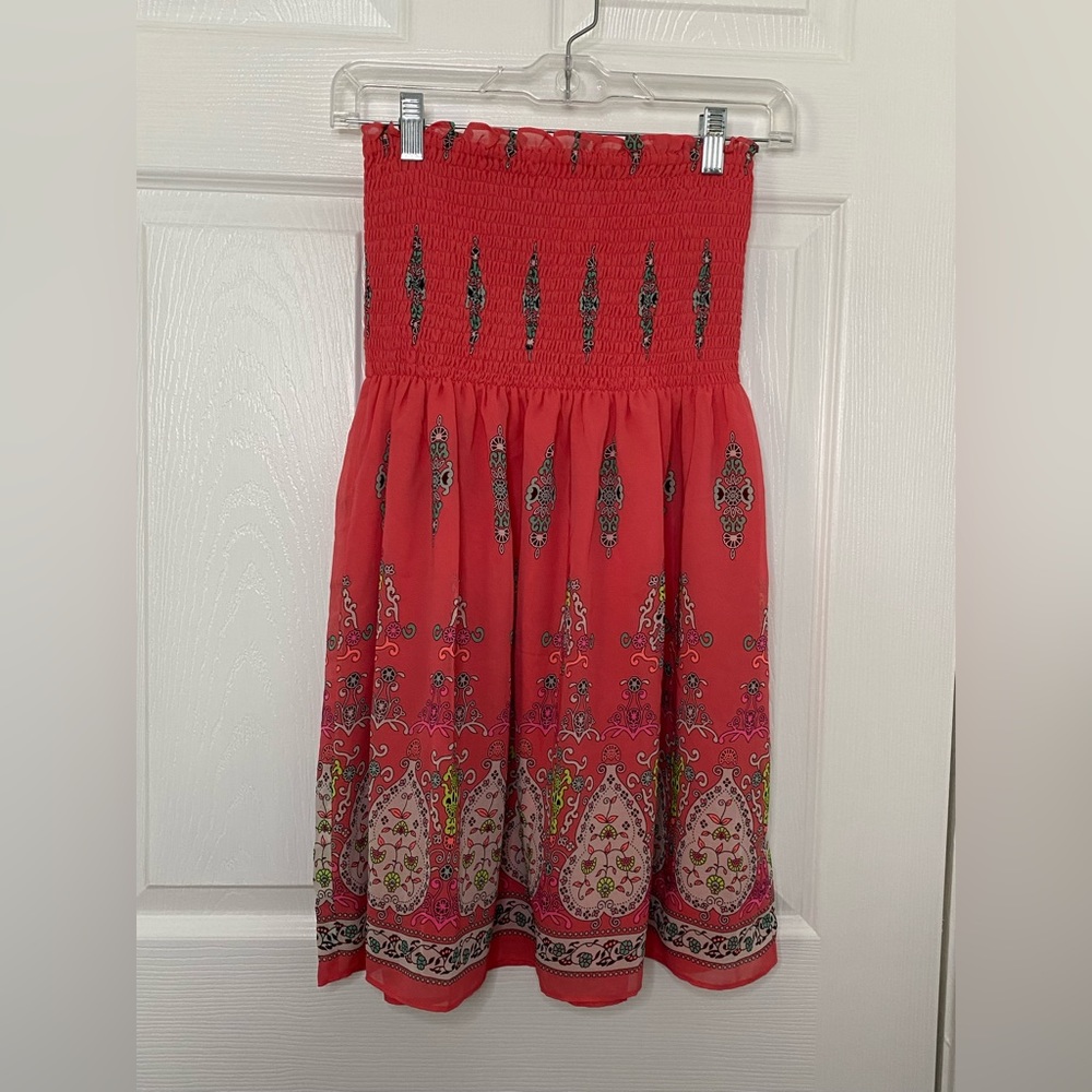 LOVE TREE - Size M - Strapless Floral Mini Dress